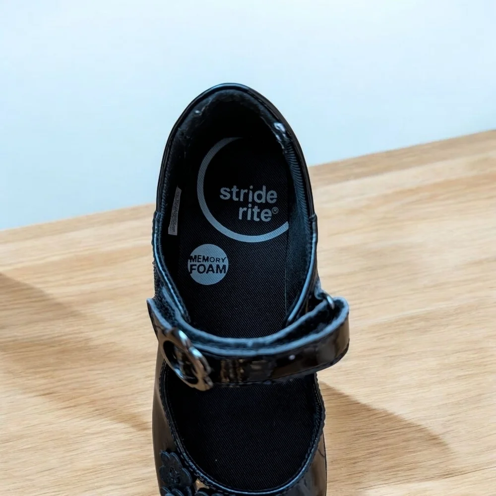 Stride Rite Girls Black Patent Dress Shoes with Floral Accent Size 13.5
